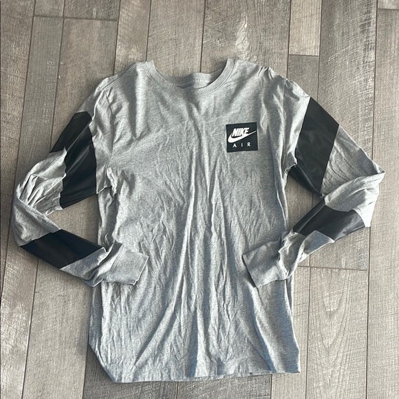 Nike Size Small Grey Long-Sleeve Shirt with Black Detail - Picture 6 of 6